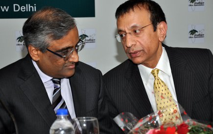 Kishore Biyani and VN Dalmia Kishore Biyani and VN Dalmi 435x274 | Optimism Abounds at Indian Olive Association Meeting | asia