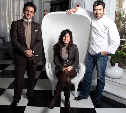 Juan Peñamil and Pandora Peñamil, editors of Mercacei Magazine next to the chef Paco Roncero. Mercacei7 435x389 | Olive Oil Publications Collaborate | olive oil basics